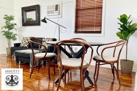 Fieldsend Cottage - Maitland Accommodation 0