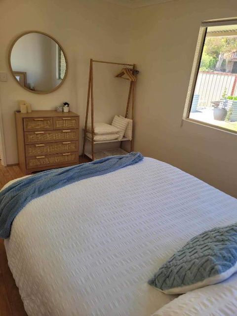 G&R Beach Cottage - Maitland Accommodation 0