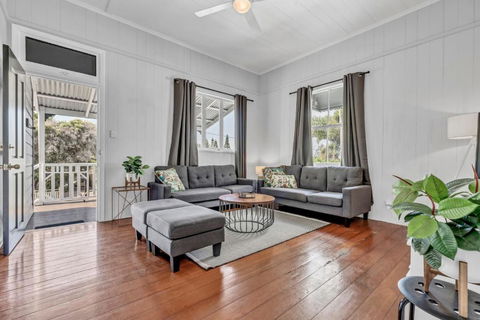 Gabba Central House 3BR2Bath Pets - Maitland Accommodation 1