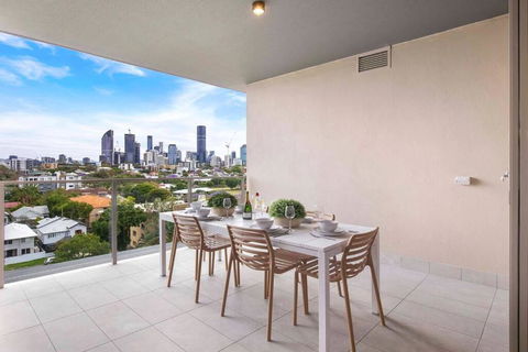 Gabba Oasis:Luxury 3BRM Apt Pool - Maitland Accommodation 3