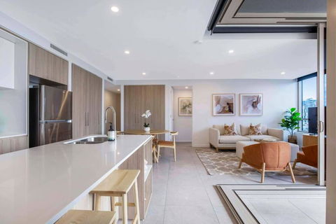 Gabba Oasis:Luxury 3BRM Apt Pool - Maitland Accommodation 4