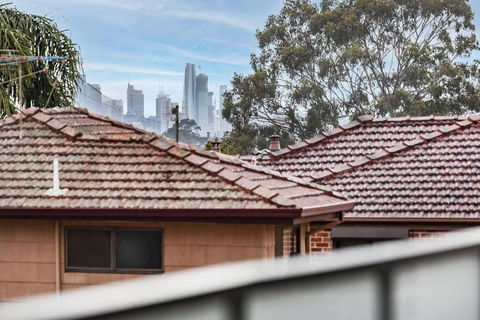 GLAD3 Gladesville Getaway Bright & Contemporary - Maitland Accommodation 1