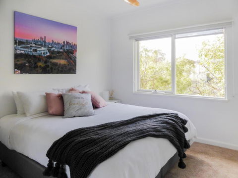 Glen Iris, Quiet Boutique 2 Bedroom Netflix, WIFI, Parking, Free Wine - Maitland Accommodation 2