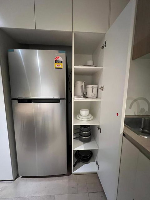 Free Parking Private Room In Docklands - Amazing View - Shared Washroom - Homestay With Host - Maitland Accommodation 3