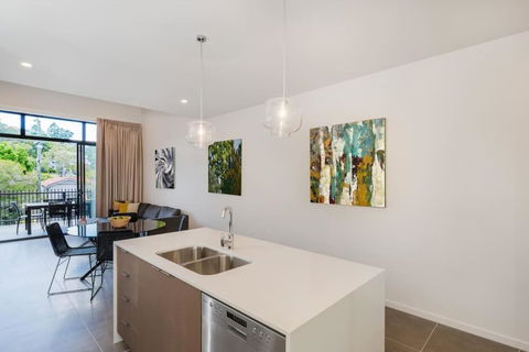H6B - Round About Bulimba - Maitland Accommodation 1