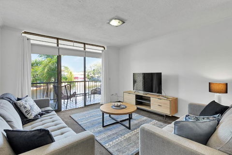 HACIENDA- CANAL VIEWS AND COMFORT - Maitland Accommodation 2