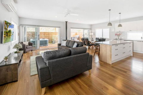 HALE KUPA Rye Beach House Spa Table Tennis - Maitland Accommodation 0