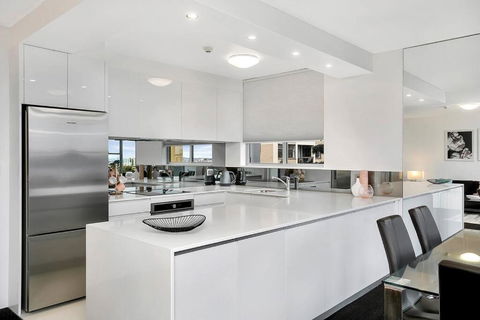 HARIS - Modern 2BR Apartment With Views - Maitland Accommodation 1