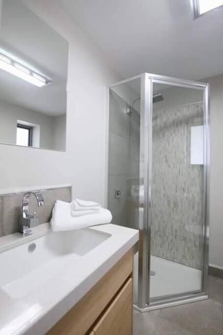 Haven House - River Edge Apartment - Maitland Accommodation 3