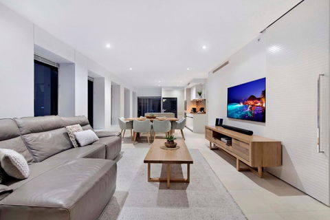 GUARANTEED OCEAN VIEW - Level 16 And Up - Soul Surfers Paradise - Self Contained &Privately Managed - Maitland Accommodation 2