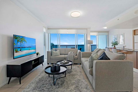 HIGH FLOOR GUARANTEE - 3 Bedroom Plus Study Apartments At Chevron Renaissance - Self Contained & Privately Managed - Wow Stay - Maitland Accommodation 2