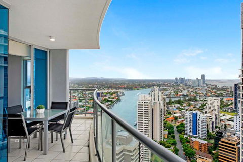 HIGH FLOOR GUARANTEE - 3 Bedroom Plus Study Apartments At Chevron Renaissance - Self Contained & Privately Managed - Wow Stay - Maitland Accommodation 3