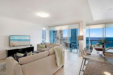 HIGH FLOOR GUARANTEE - 3 Bedroom Plus Study Apartments At Chevron Renaissance - Self Contained & Privately Managed - Wow Stay - Maitland Accommodation 1