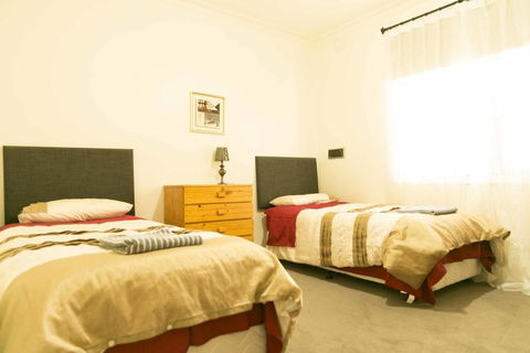 Hawthorn Holiday House - Maitland Accommodation 3