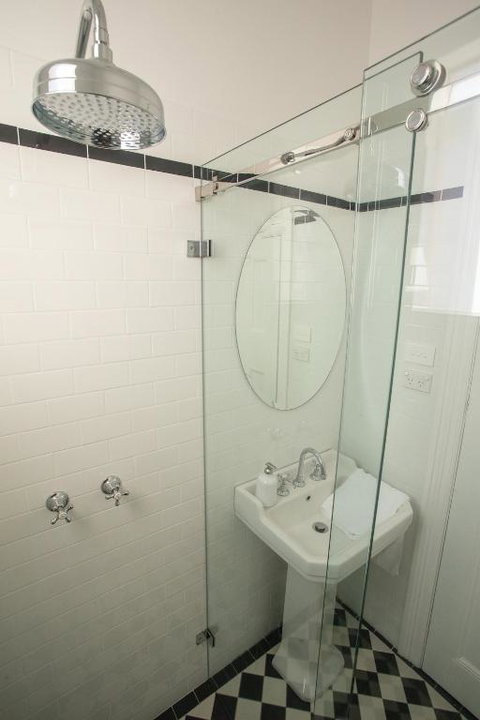 Helensburgh Hotel - Maitland Accommodation 2