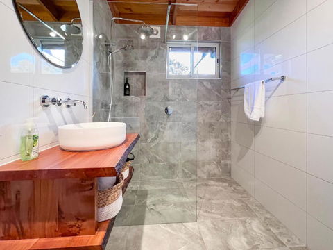 HEXAGON BEACH HOUSE Binalong Bay Of Fires Views - Maitland Accommodation 0
