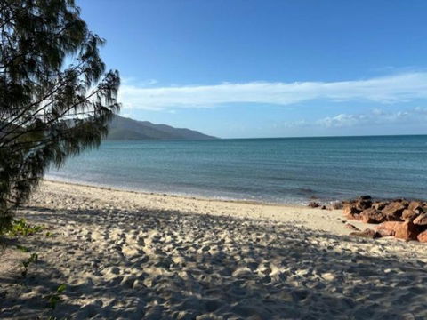 Hideaway Reef Cottage - Maitland Accommodation 0