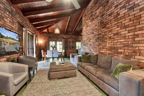 Hunter Valley Kangaroo Retreat With 60 Kangaroos - Maitland Accommodation 3