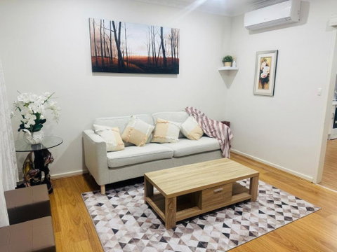 Inviting Ashford Stay - Maitland Accommodation 0