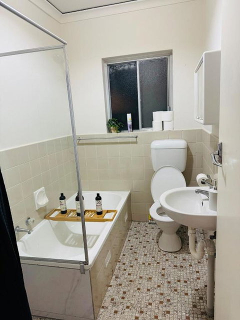 Inviting Ashford Stay - Maitland Accommodation 3