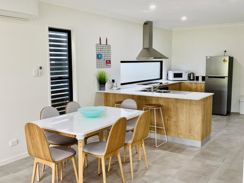 AIRLIE BEACH Delight. Hop, Skip Jump To Everything - Maitland Accommodation 2