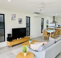 AIRLIE BEACH Delight. Hop skip jump to everything - Maitland Accommodation