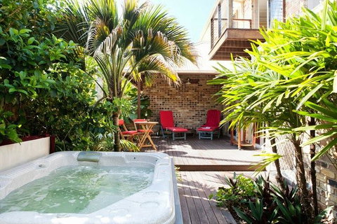 Akai Hana - Maitland Accommodation 0