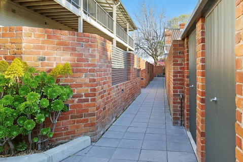 Albury Suites - Waterstreet - Maitland Accommodation 3