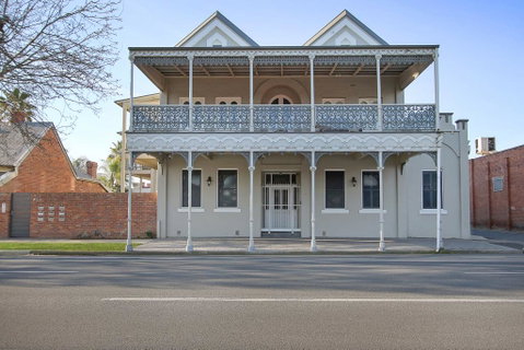 Albury Suites - Waterstreet - Maitland Accommodation 0