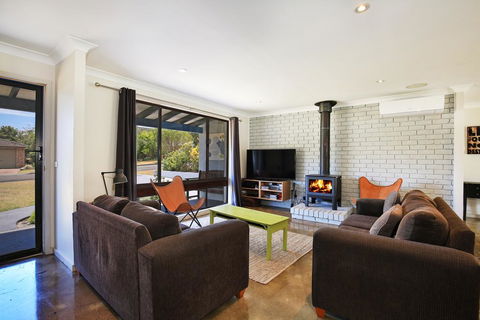 Aloha - Pet & Family Friendly - 10 Min Walk To Beach - Maitland Accommodation 2