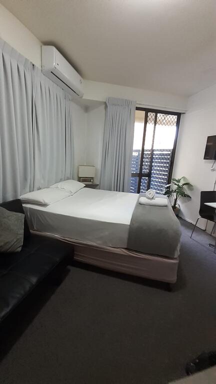 Aloha Surfers Paradise! - Maitland Accommodation 3