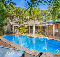 Amaroo - Rainbow Shores Room for everyone and walk to beach - Maitland Accommodation