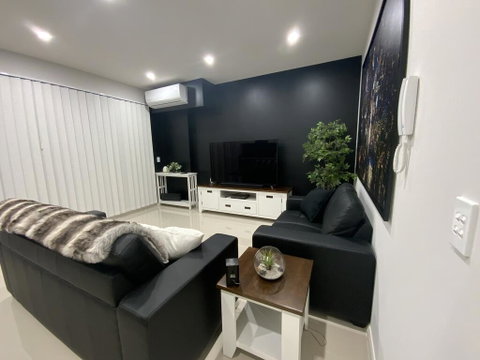 Amazing New Apartment Penrith, Prime Location - Maitland Accommodation 2