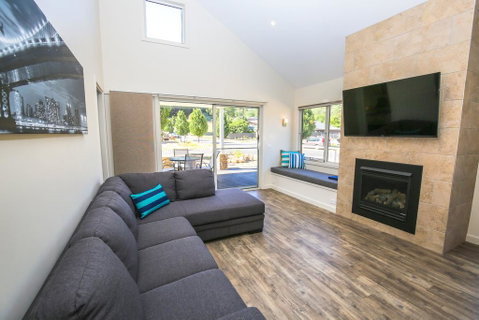 Amber Mist Villa One - Maitland Accommodation 2