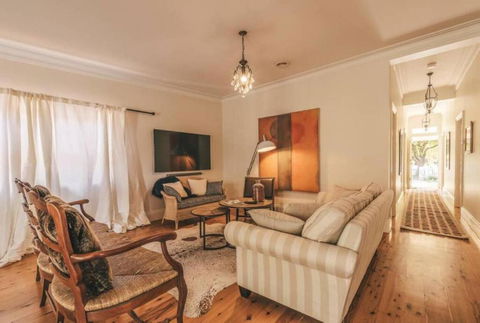 Ambrose On Byng - Central Location W/ 2 Bathroom - Maitland Accommodation 0