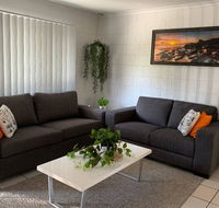 Andergrove Home with a Garden View-Wi-fi  Netflix - Maitland Accommodation
