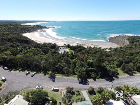 Angourie Blue 1 - Great Ocean Views - Surfing Beaches - Maitland Accommodation 1