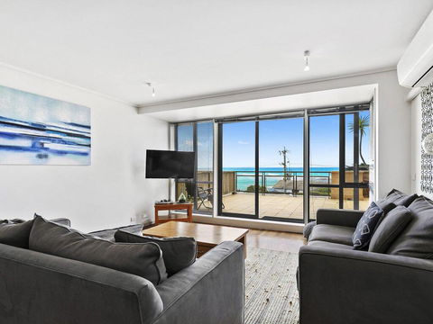 APARTMENT 12 PACIFIC APARTMENTS- Across From The Pier - Maitland Accommodation 3