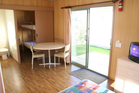 Apollo Bay Holiday Park - Maitland Accommodation 1