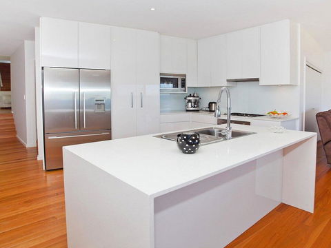 Aqua - Views Over Jones Beach - Maitland Accommodation 1