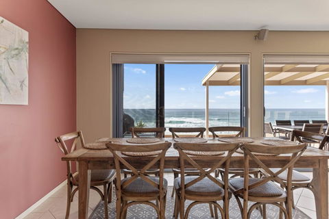 Aqua Shores Penthouse - Maitland Accommodation 3