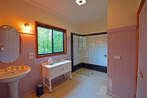 Araluen Park Cottages - Maitland Accommodation 1