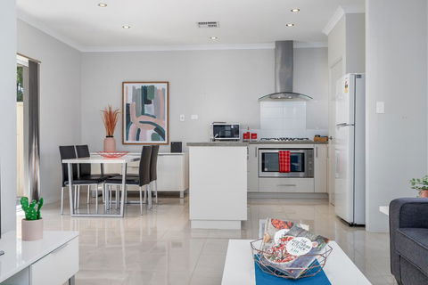 Ardross Short Stays - Maitland Accommodation 0