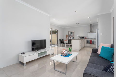 Ardross Short Stays - Maitland Accommodation 1