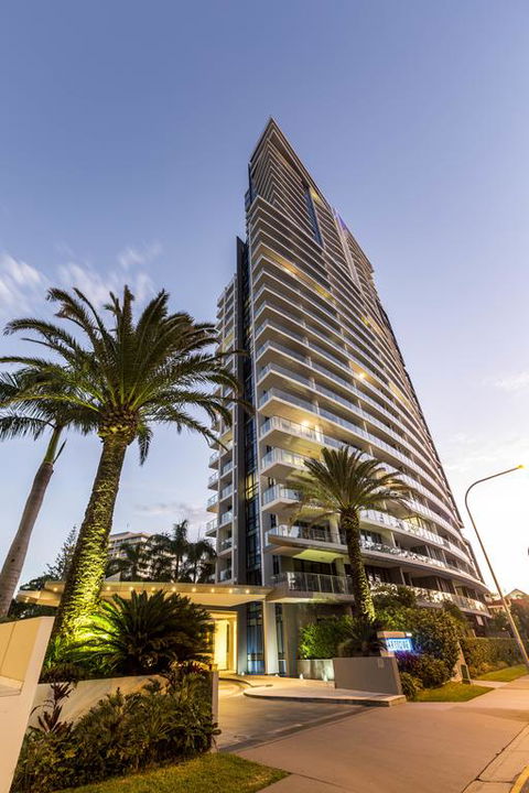 Artique Surfers Paradise - Official - Maitland Accommodation 3