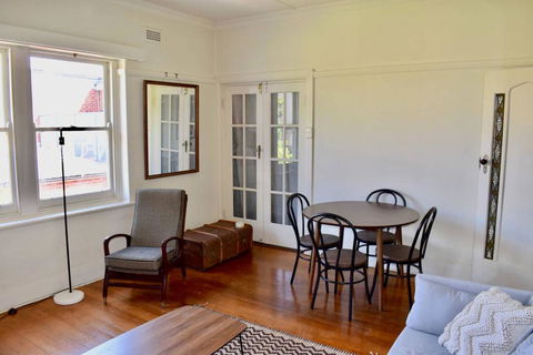 Artistic Apartment In Sunny Elwood Near St Kilda - Maitland Accommodation 2