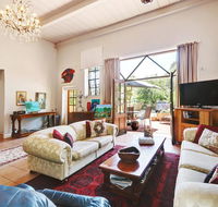 Arty Warehouse Apartment - stroll to South beach - Maitland Accommodation