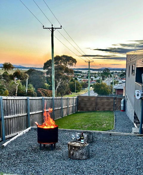 Luxurious Hobart Holiday Home With Stunning Bay Views - Affordable, Family-Friendly, And Stylish - Maitland Accommodation 2
