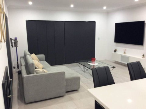 Luxury & Gives You It All - Maitland Accommodation 3