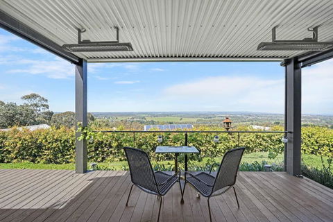 Luxury & Plush Lifestyle 5 Bedroom House In Mt Eliza - Maitland Accommodation 1